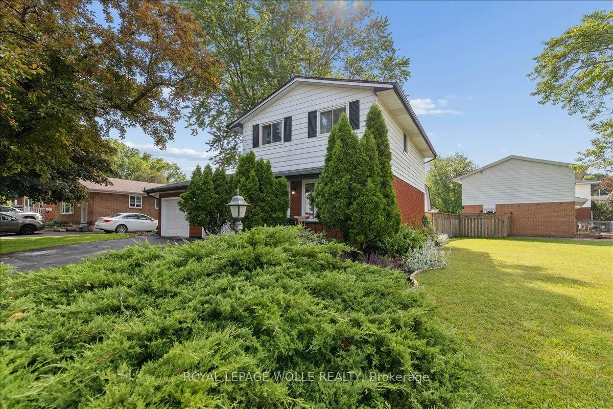Photo 3 of 45 Arrowhead Crescent, Kitchener, Pioneer Park — HOMEH