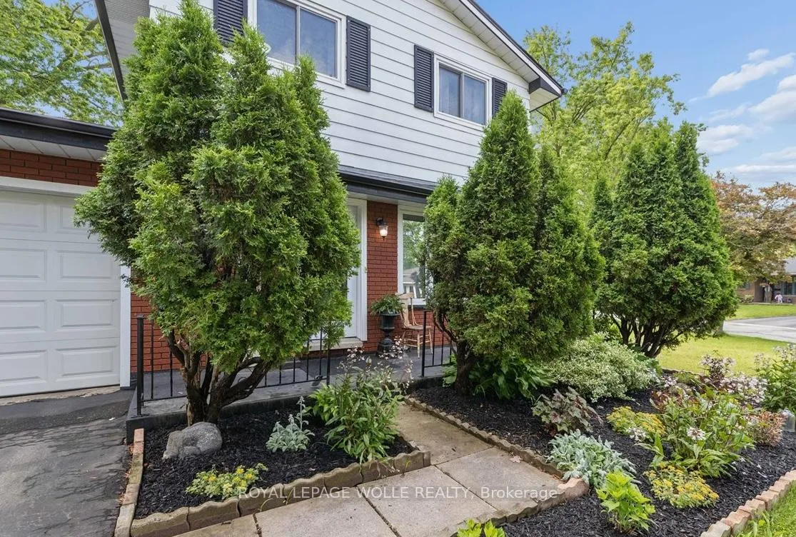 Photo 6 of 45 Arrowhead Crescent, Kitchener, Pioneer Park — HOMEH