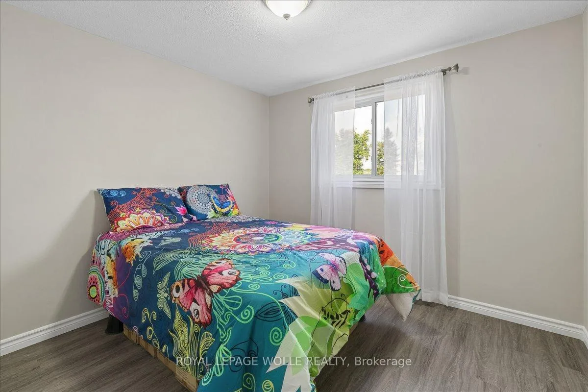 Photo 24 of 45 Arrowhead Crescent, Kitchener, Pioneer Park — HOMEH