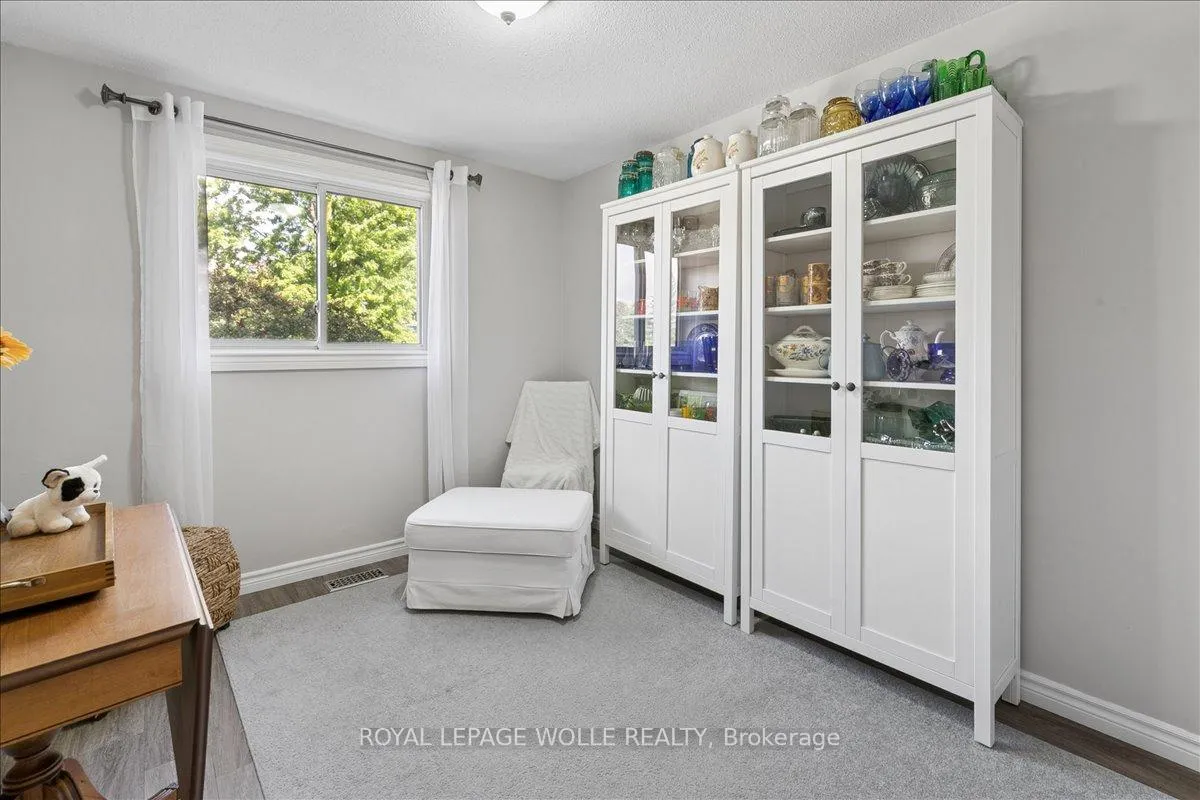Photo 25 of 45 Arrowhead Crescent, Kitchener, Pioneer Park — HOMEH