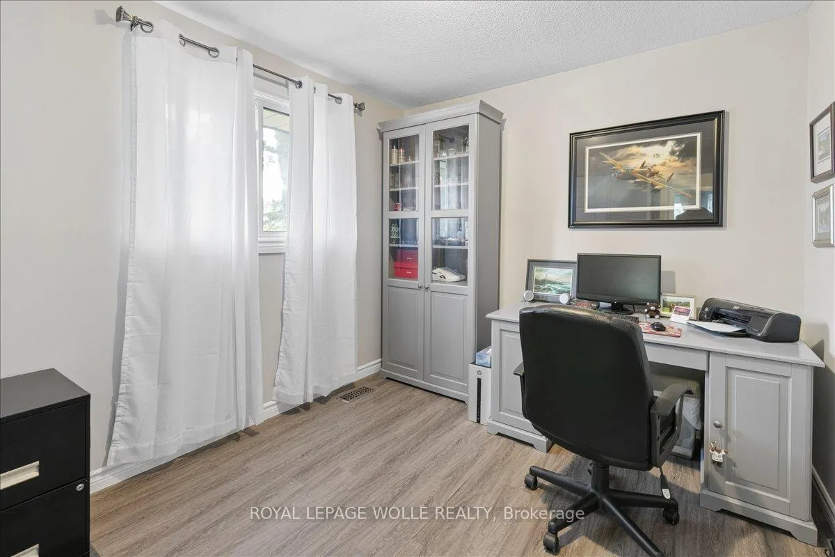 Photo 26 of 45 Arrowhead Crescent, Kitchener, Pioneer Park — HOMEH
