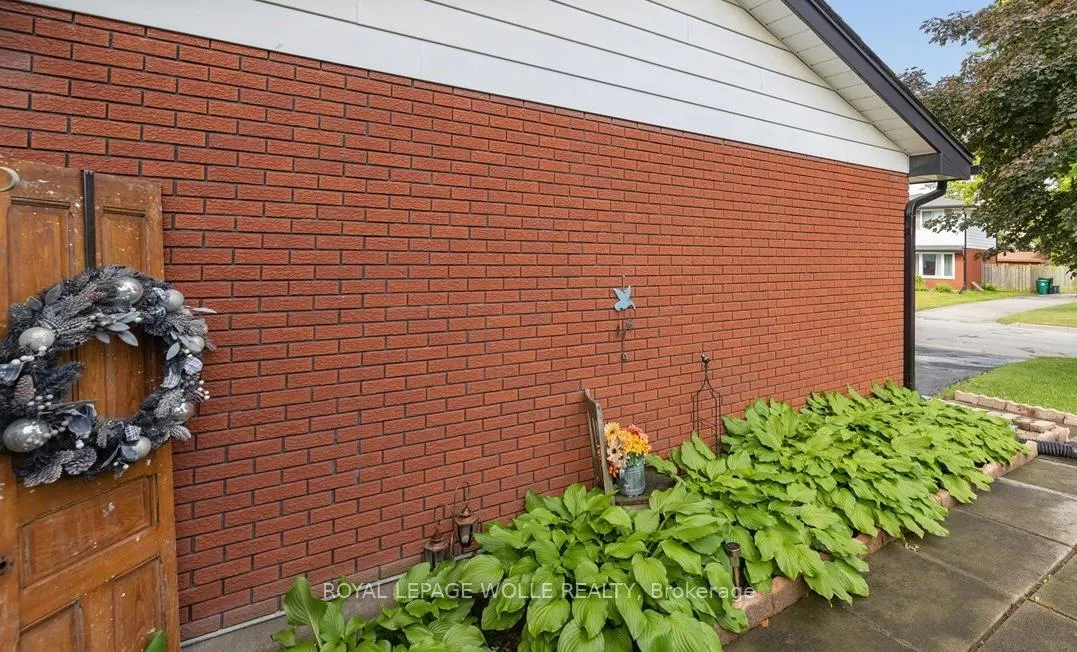 Photo 33 of 45 Arrowhead Crescent, Kitchener, Pioneer Park — HOMEH