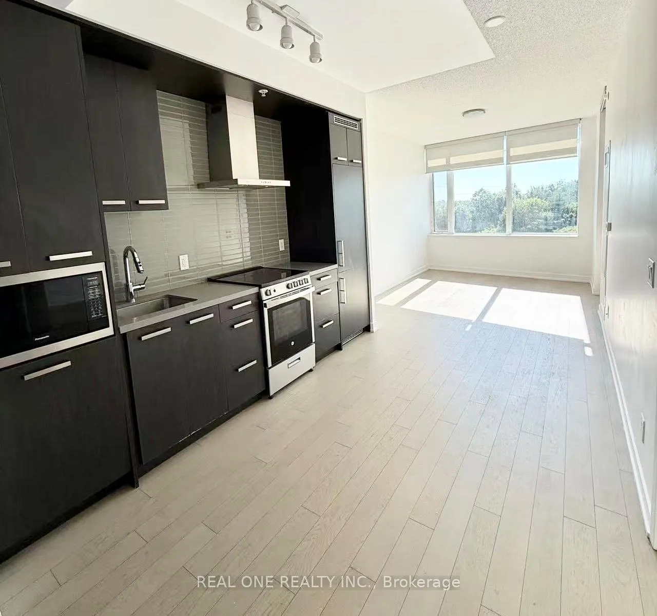 Photo 2 of Unit N410, 120 Bayview Avenue, Toronto, Waterfront Communities — HOMEH
