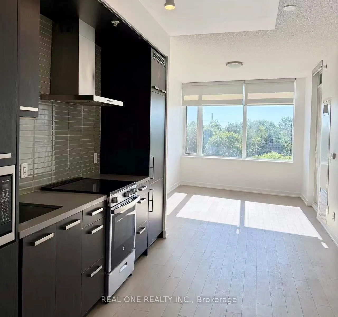 Photo 3 of Unit N410, 120 Bayview Avenue, Toronto, Waterfront Communities — HOMEH