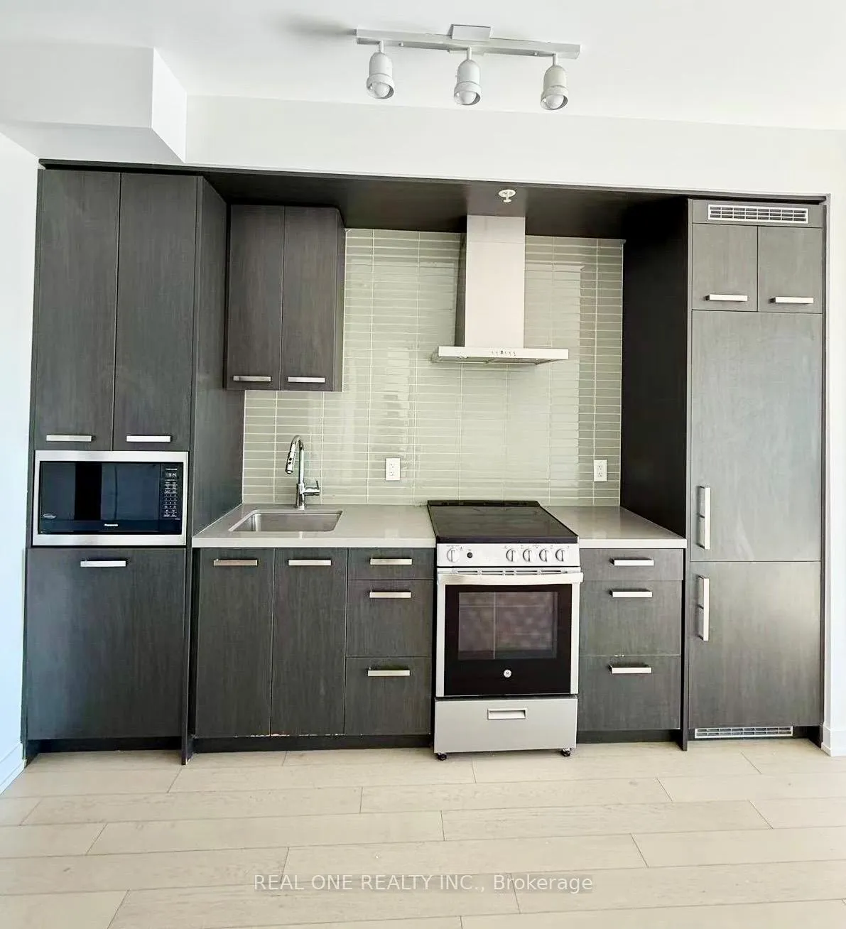 Photo 7 of Unit N410, 120 Bayview Avenue, Toronto, Waterfront Communities — HOMEH