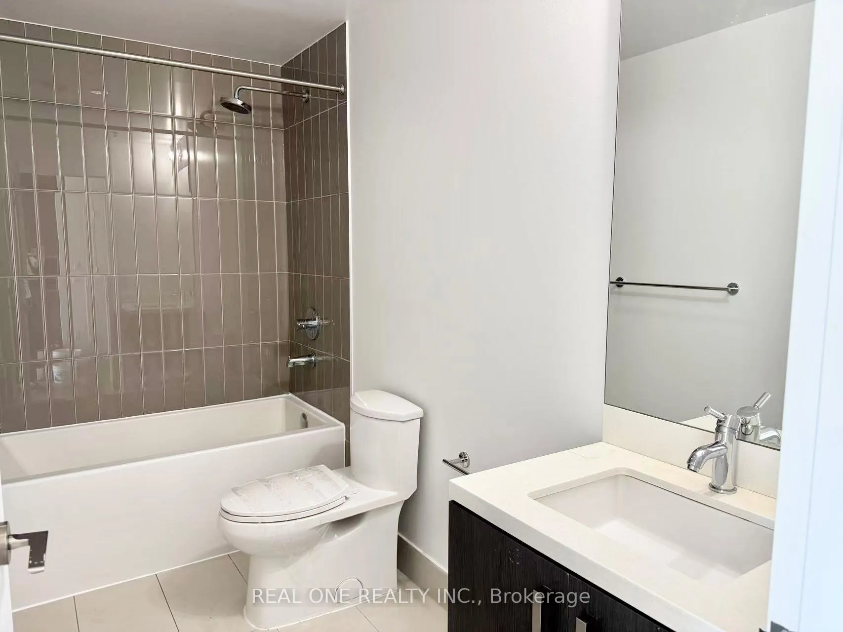 Photo 10 of Unit N410, 120 Bayview Avenue, Toronto, Waterfront Communities — HOMEH
