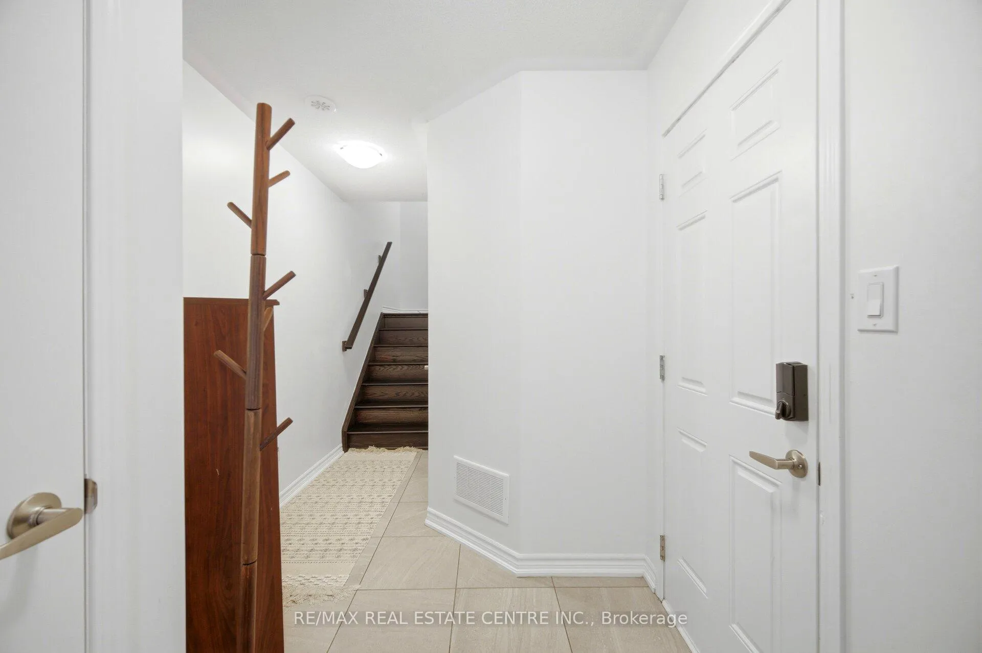 Photo 9 of 1273 Hop Place, Milton, Cobban — HOMEH