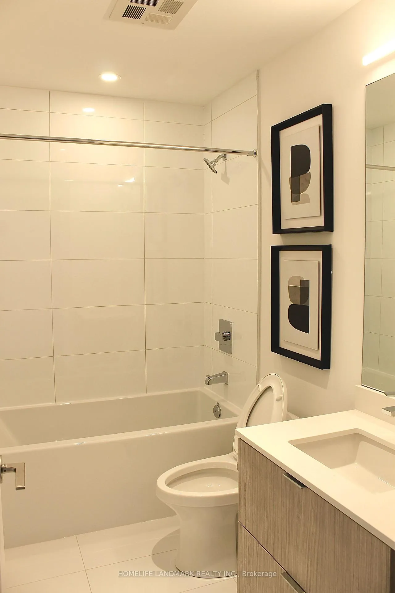 Photo 3 of Unit 5511, 395 Bloor Street E, Toronto, North St. James Town — HOMEH