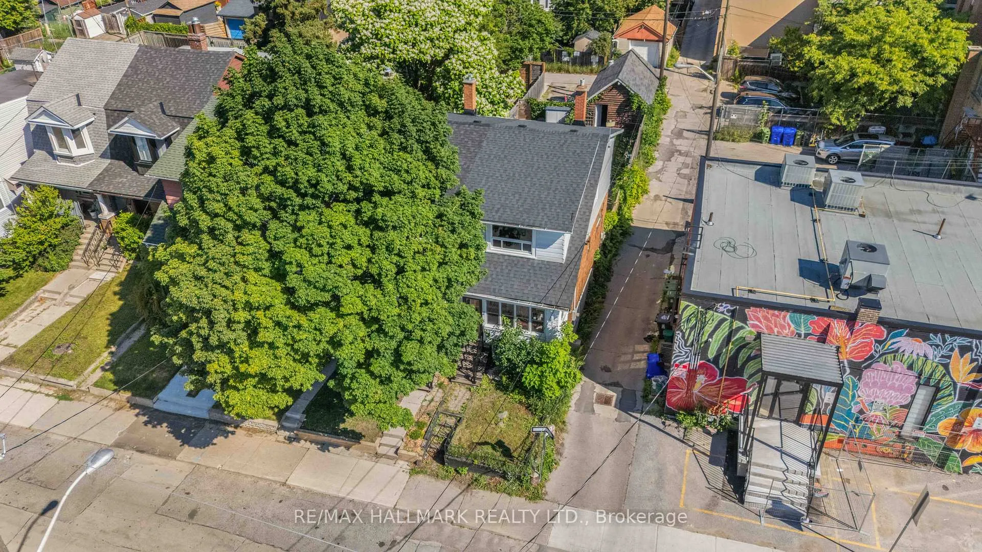 Photo 3 of 2 Amherst Avenue, Toronto, Oakwood Village — HOMEH