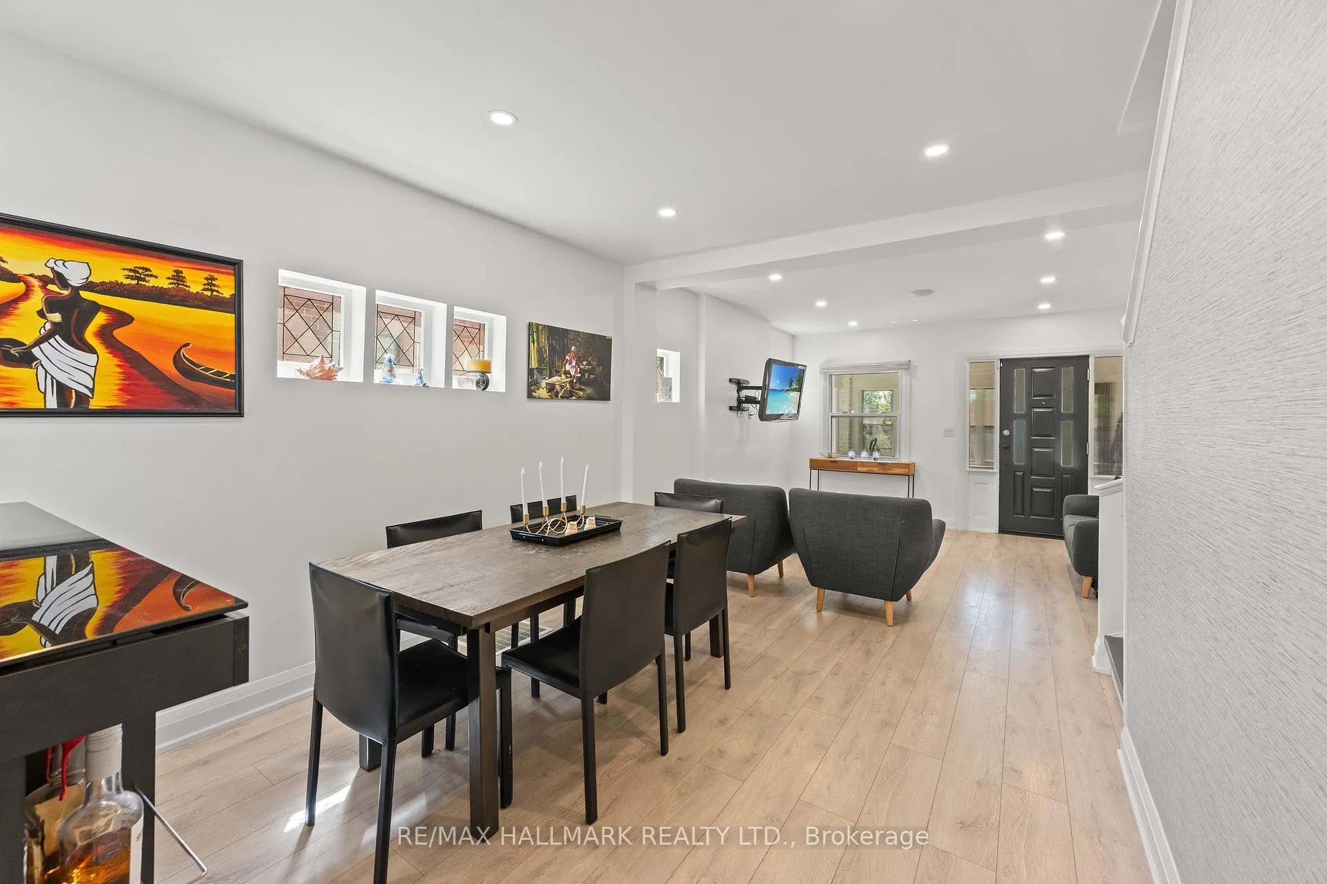 Photo 11 of 2 Amherst Avenue, Toronto, Oakwood Village — HOMEH