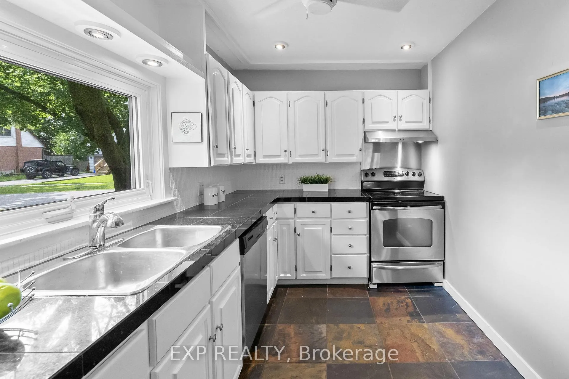 Photo 17 of 3 Winnifred Avenue, St. Catharines, Carlton/Bunting — HOMEH