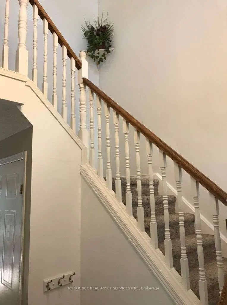 Photo 4 of 19 Tanoak Drive, London, North E — HOMEH