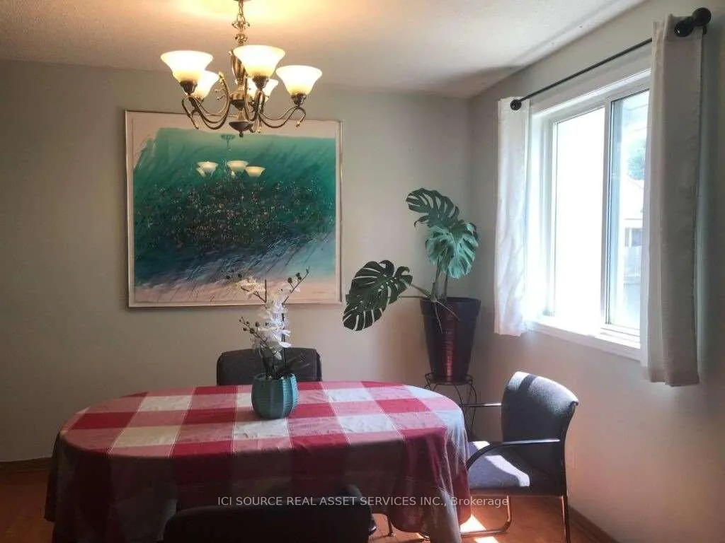 Photo 6 of 19 Tanoak Drive, London, North E — HOMEH