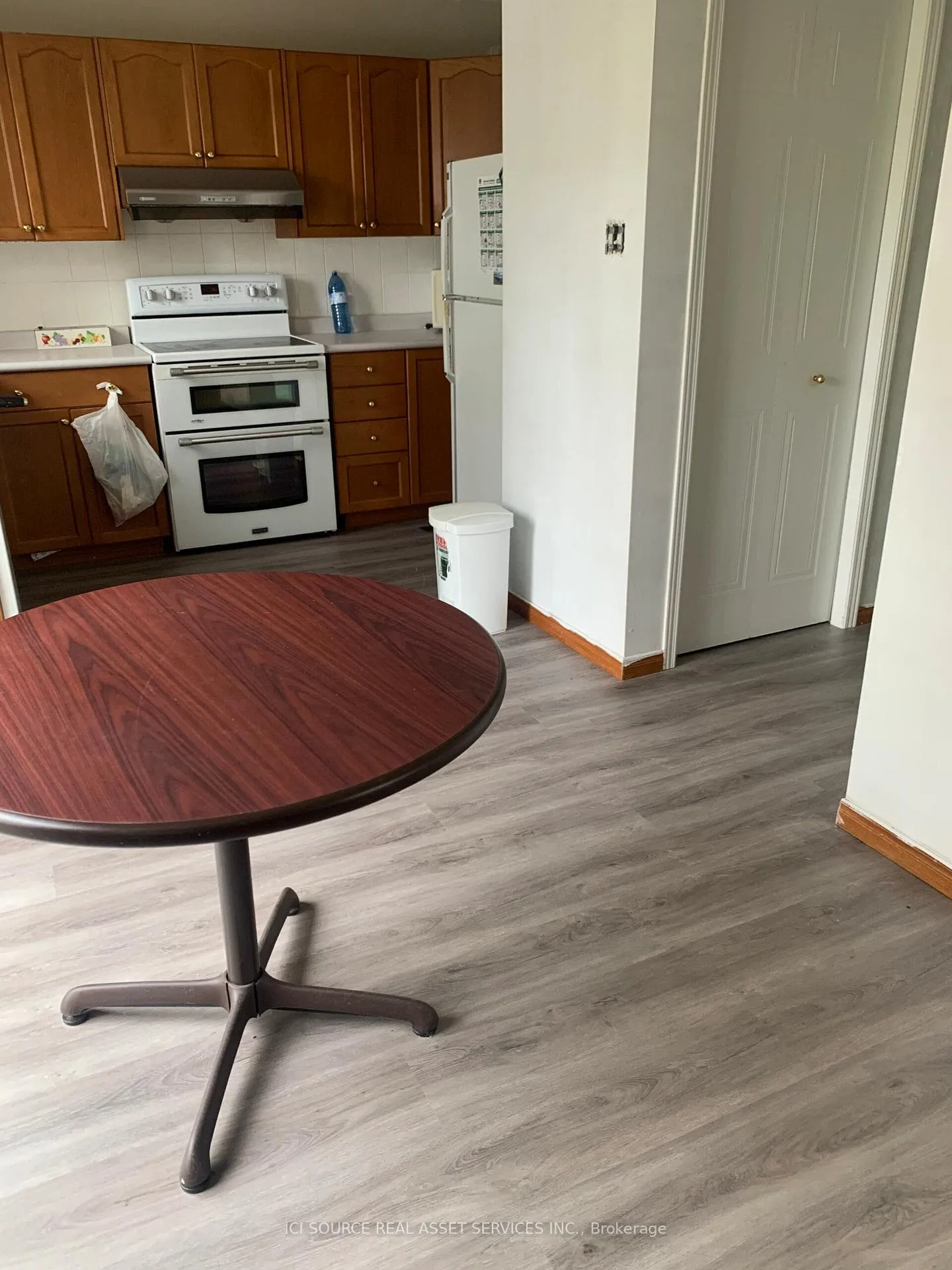 Photo 8 of 19 Tanoak Drive, London, North E — HOMEH