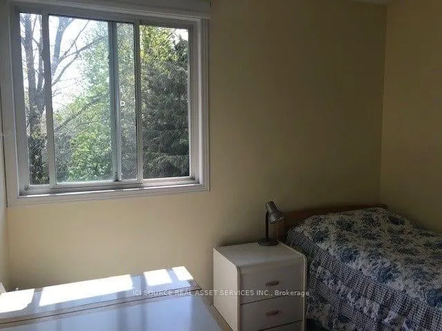 Photo 11 of 19 Tanoak Drive, London, North E — HOMEH