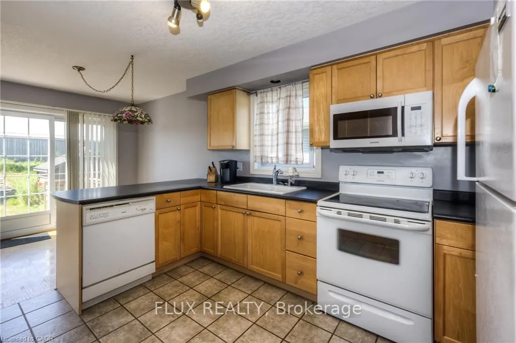 Photo 16 of 53 Wingfield Avenue, Stratford — HOMEH