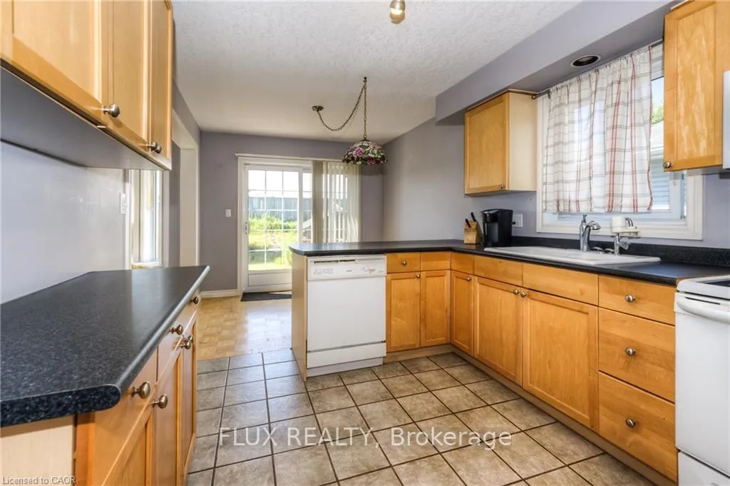 Photo 17 of 53 Wingfield Avenue, Stratford — HOMEH