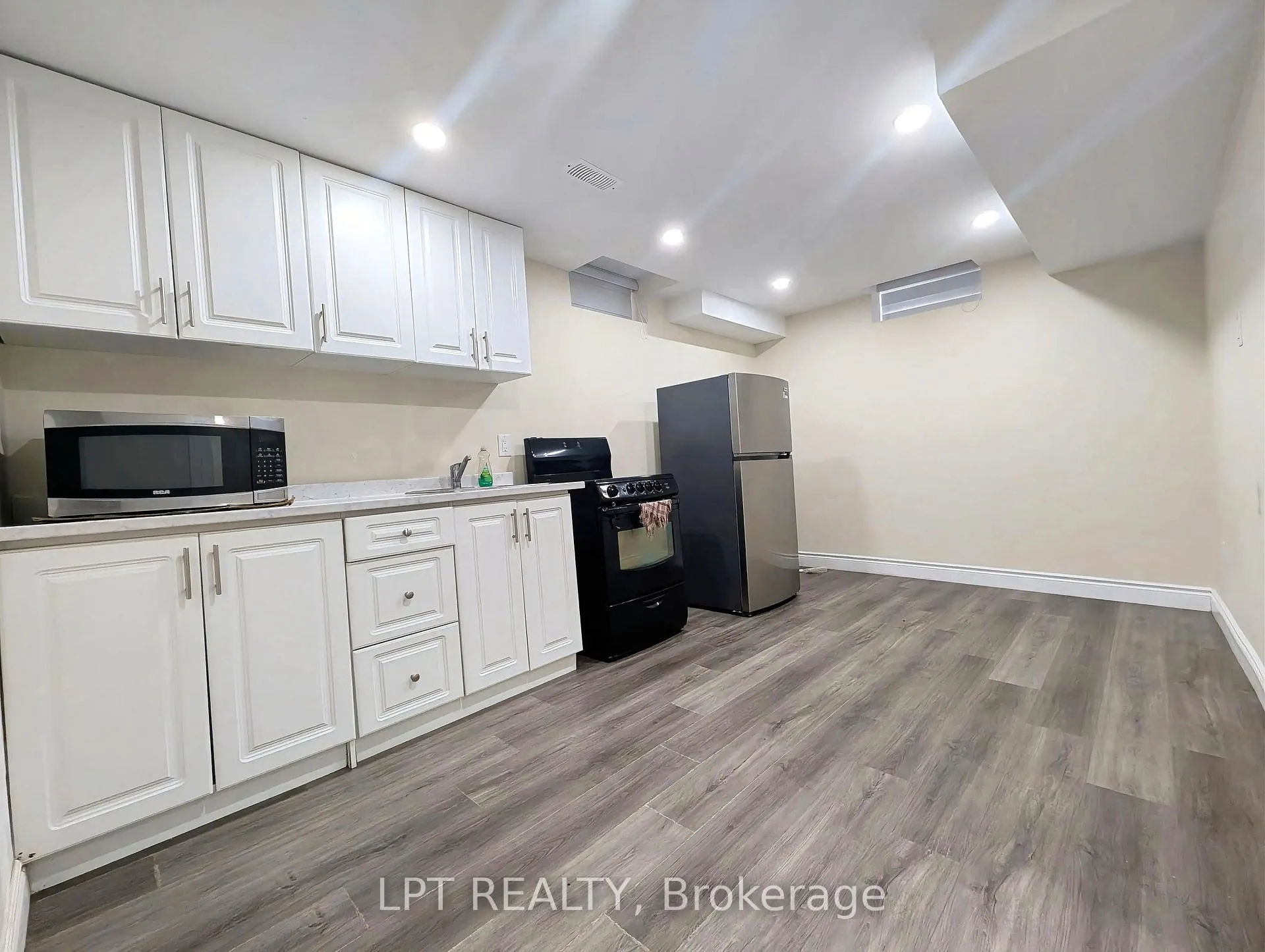 Photo 18 of 22 Dufay Road, Brampton, Northwest Brampton — HOMEH