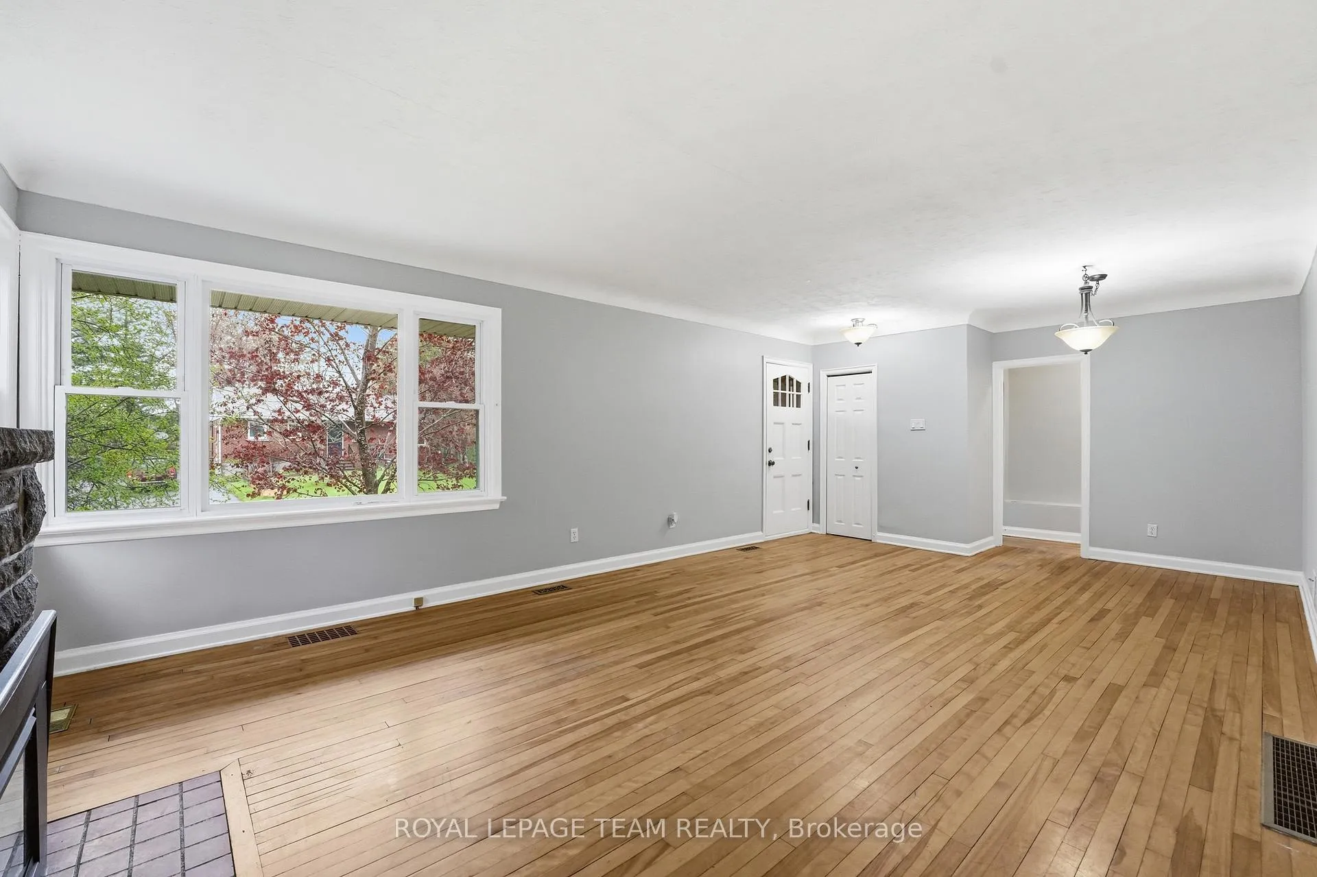Photo 9 of 49 Crownhill Street, Ottawa, Beacon Hill South — HOMEH