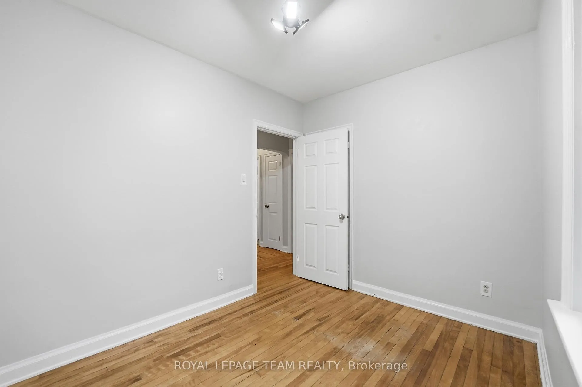 Photo 13 of 49 Crownhill Street, Ottawa, Beacon Hill South — HOMEH