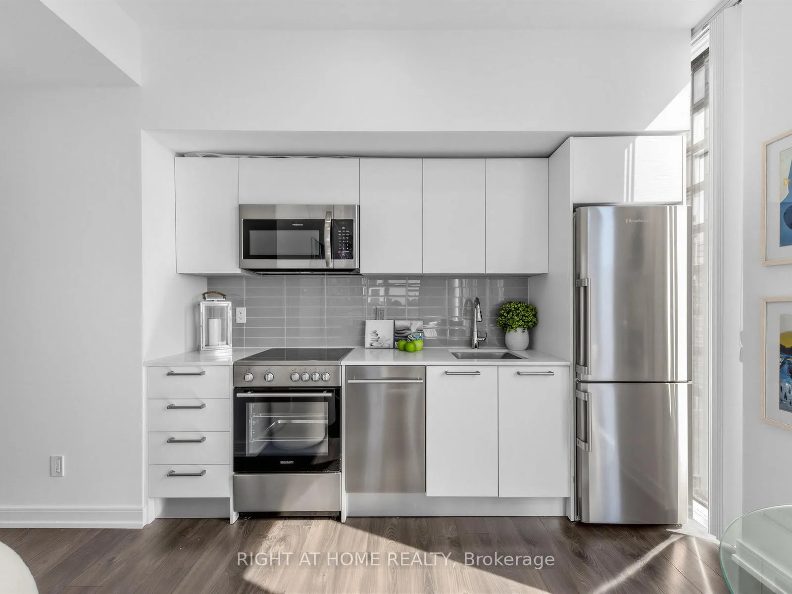 Photo 2 of Unit 2504, 28 Wellesley Street, Toronto, Church-Yonge Corridor — HOMEH