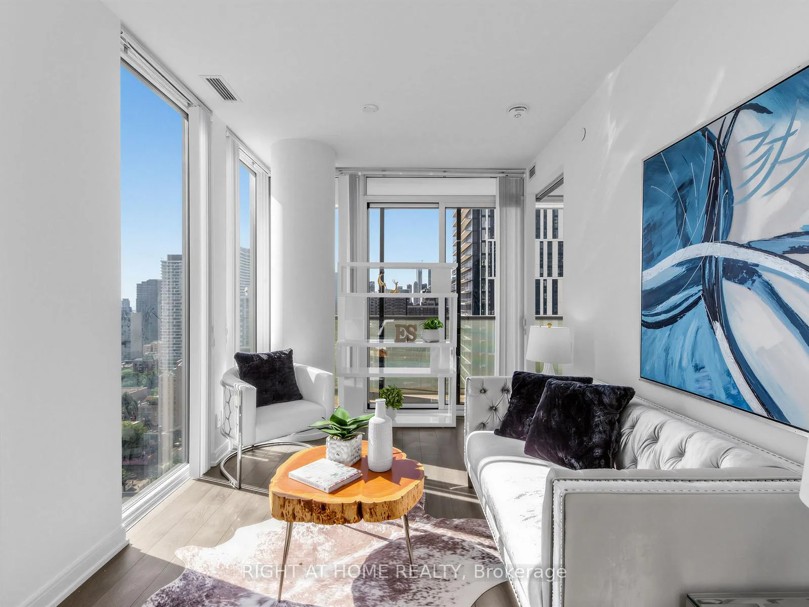 Photo 4 of Unit 2504, 28 Wellesley Street, Toronto, Church-Yonge Corridor — HOMEH