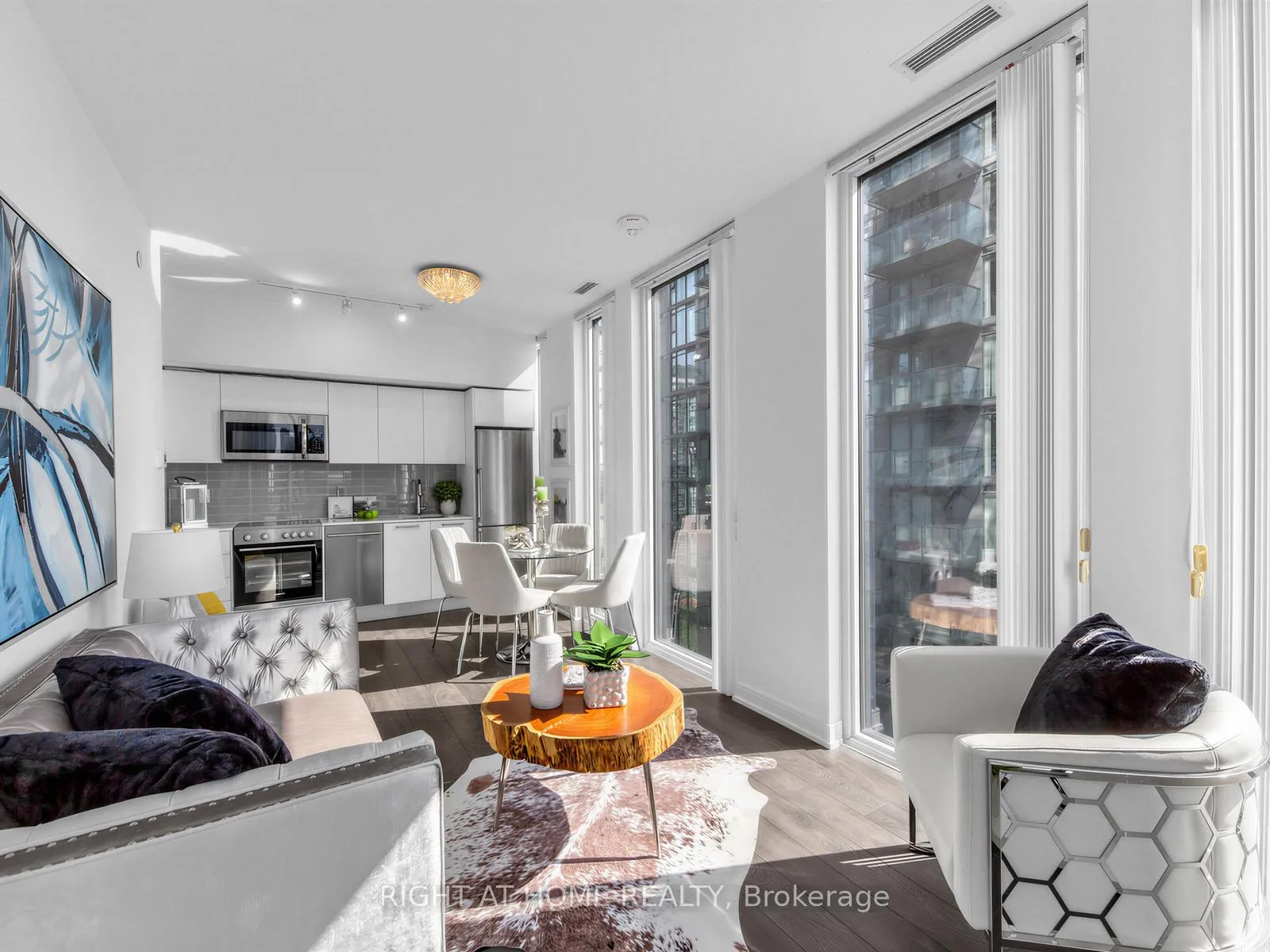 Photo 6 of Unit 2504, 28 Wellesley Street, Toronto, Church-Yonge Corridor — HOMEH
