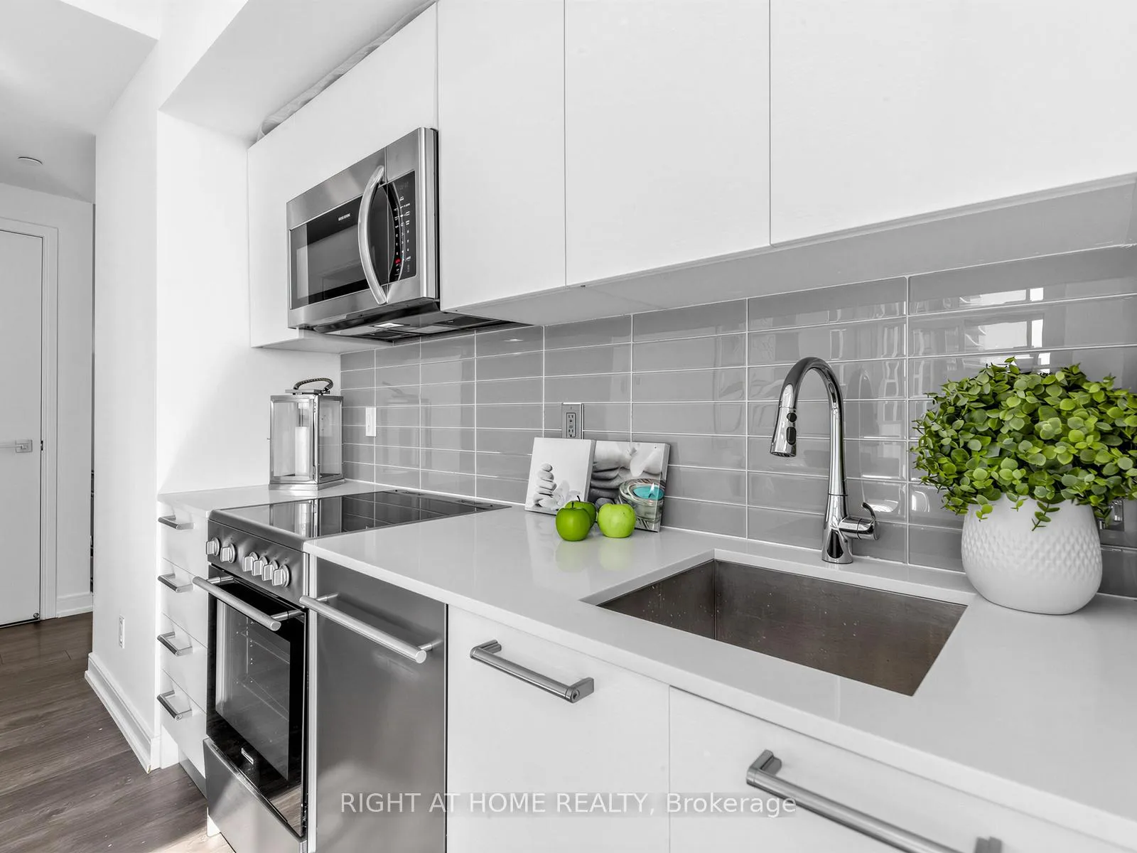 Photo 11 of Unit 2504, 28 Wellesley Street, Toronto, Church-Yonge Corridor — HOMEH