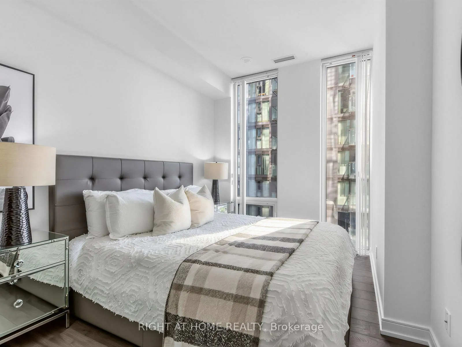 Photo 12 of Unit 2504, 28 Wellesley Street, Toronto, Church-Yonge Corridor — HOMEH