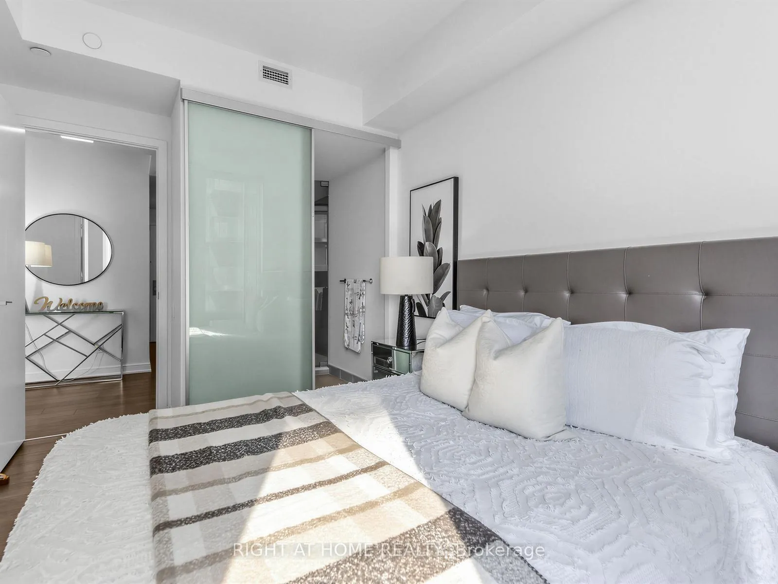 Photo 13 of Unit 2504, 28 Wellesley Street, Toronto, Church-Yonge Corridor — HOMEH