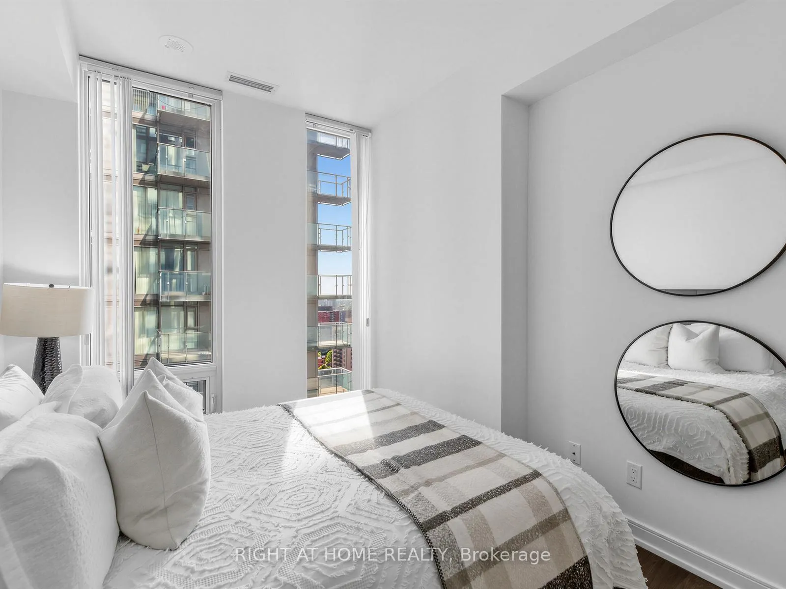 Photo 14 of Unit 2504, 28 Wellesley Street, Toronto, Church-Yonge Corridor — HOMEH