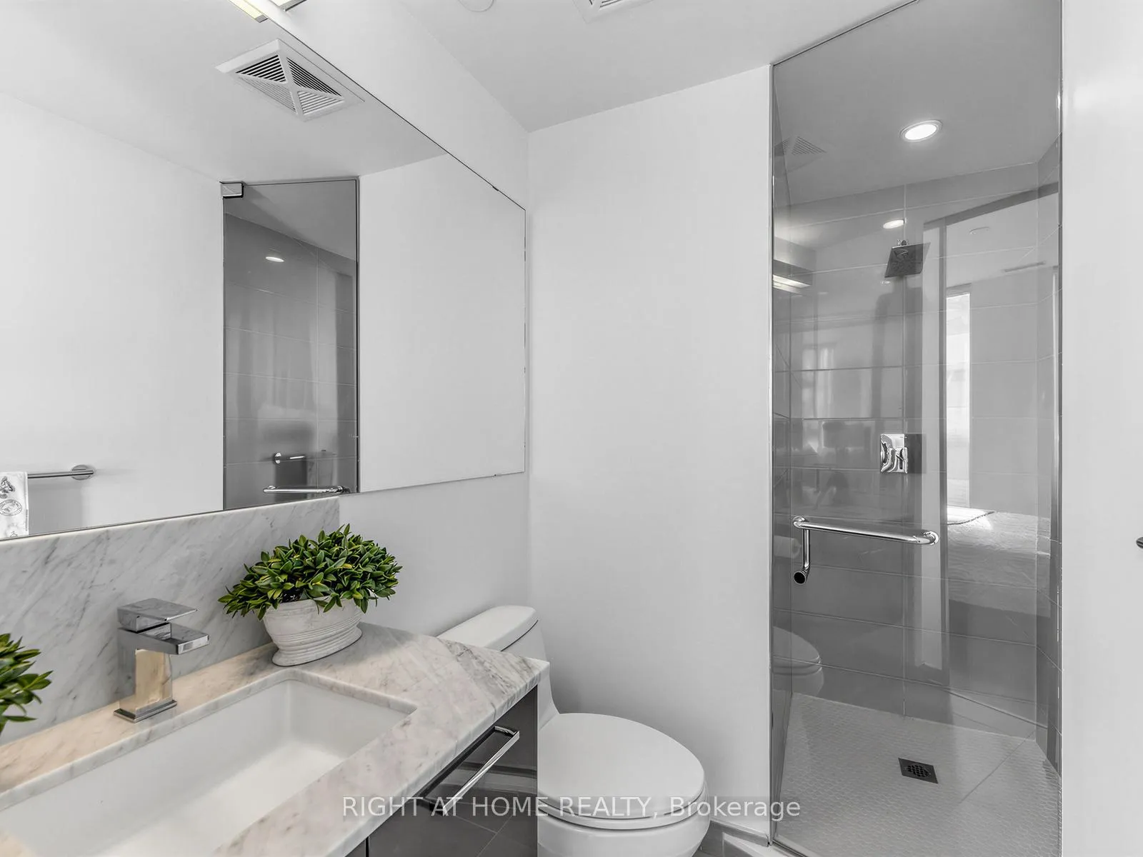 Photo 15 of Unit 2504, 28 Wellesley Street, Toronto, Church-Yonge Corridor — HOMEH