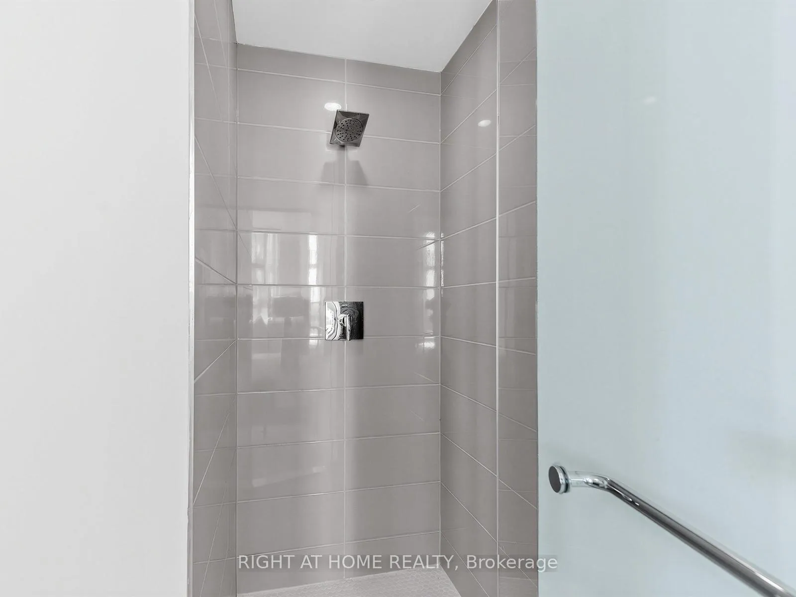 Photo 16 of Unit 2504, 28 Wellesley Street, Toronto, Church-Yonge Corridor — HOMEH