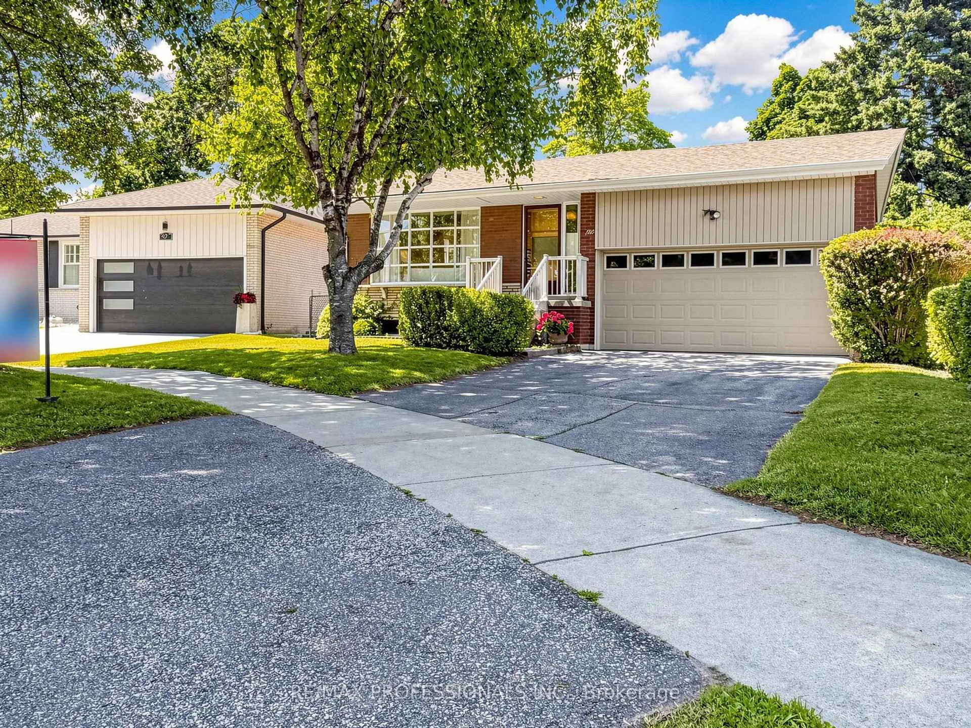 Photo 2 of 49 Laurelwood Crescent, Etobicoke, Willowridge-Martingrove-Richview — HOMEH