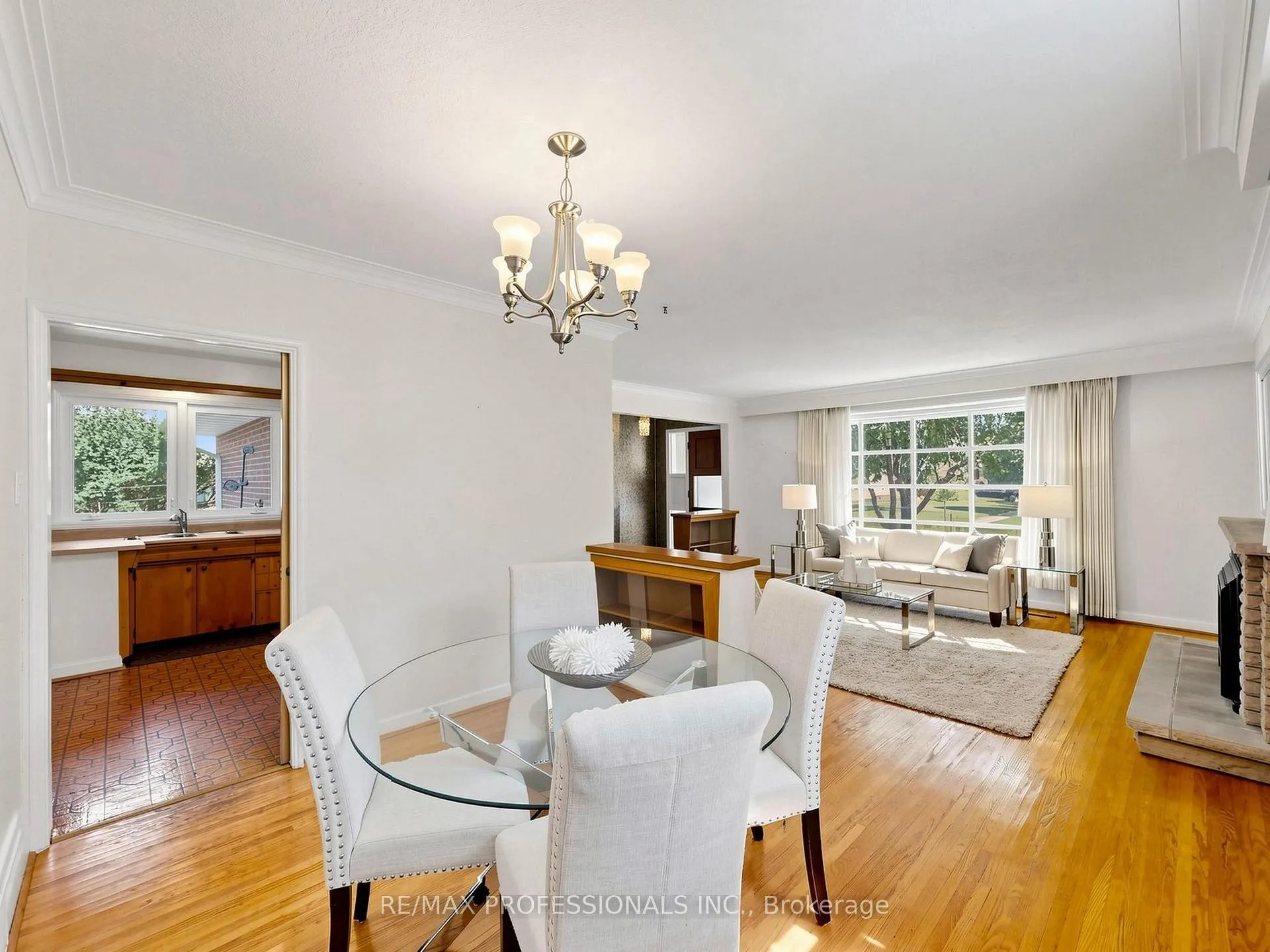 Photo 8 of 49 Laurelwood Crescent, Etobicoke, Willowridge-Martingrove-Richview — HOMEH