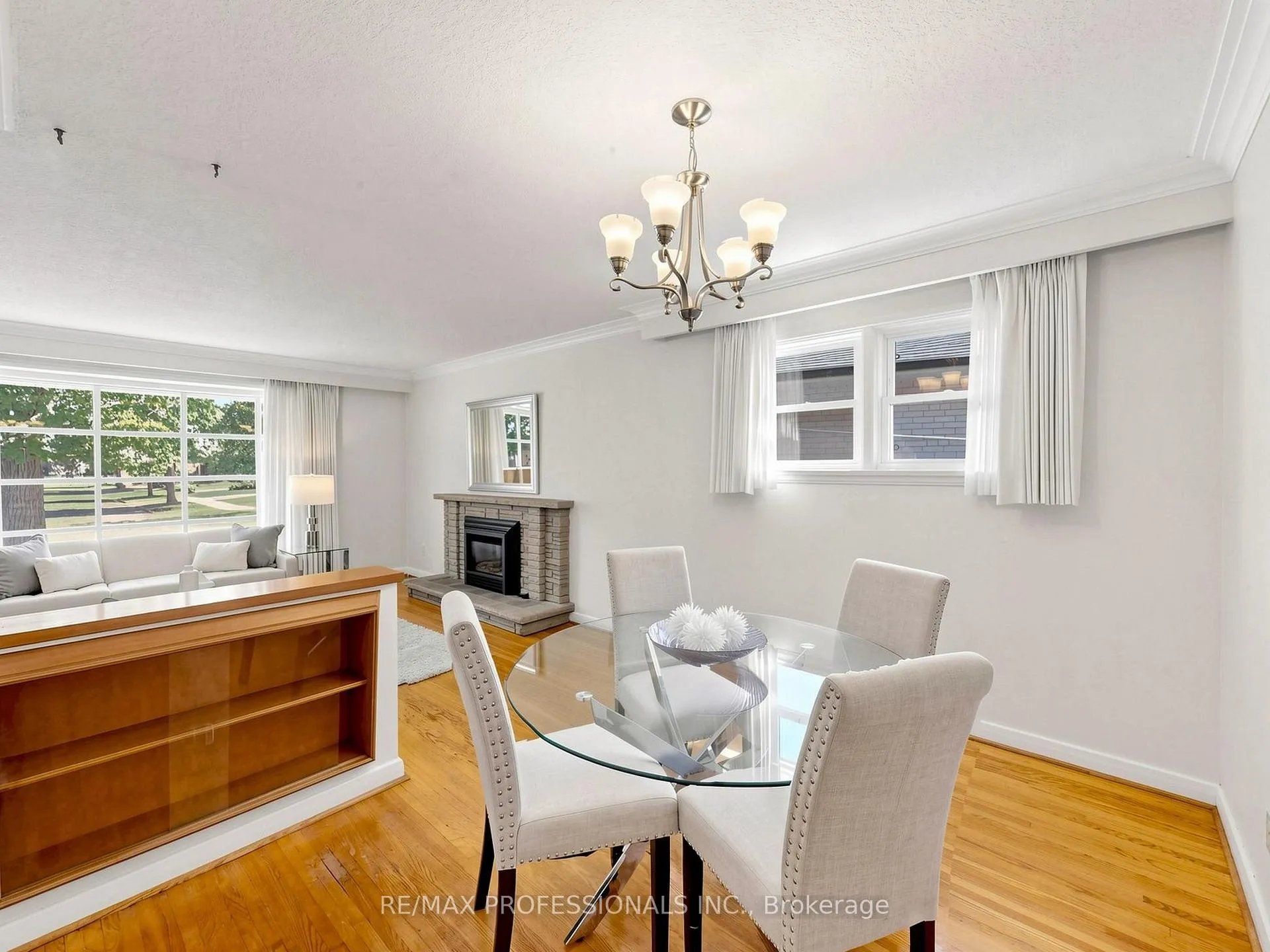 Photo 9 of 49 Laurelwood Crescent, Etobicoke, Willowridge-Martingrove-Richview — HOMEH