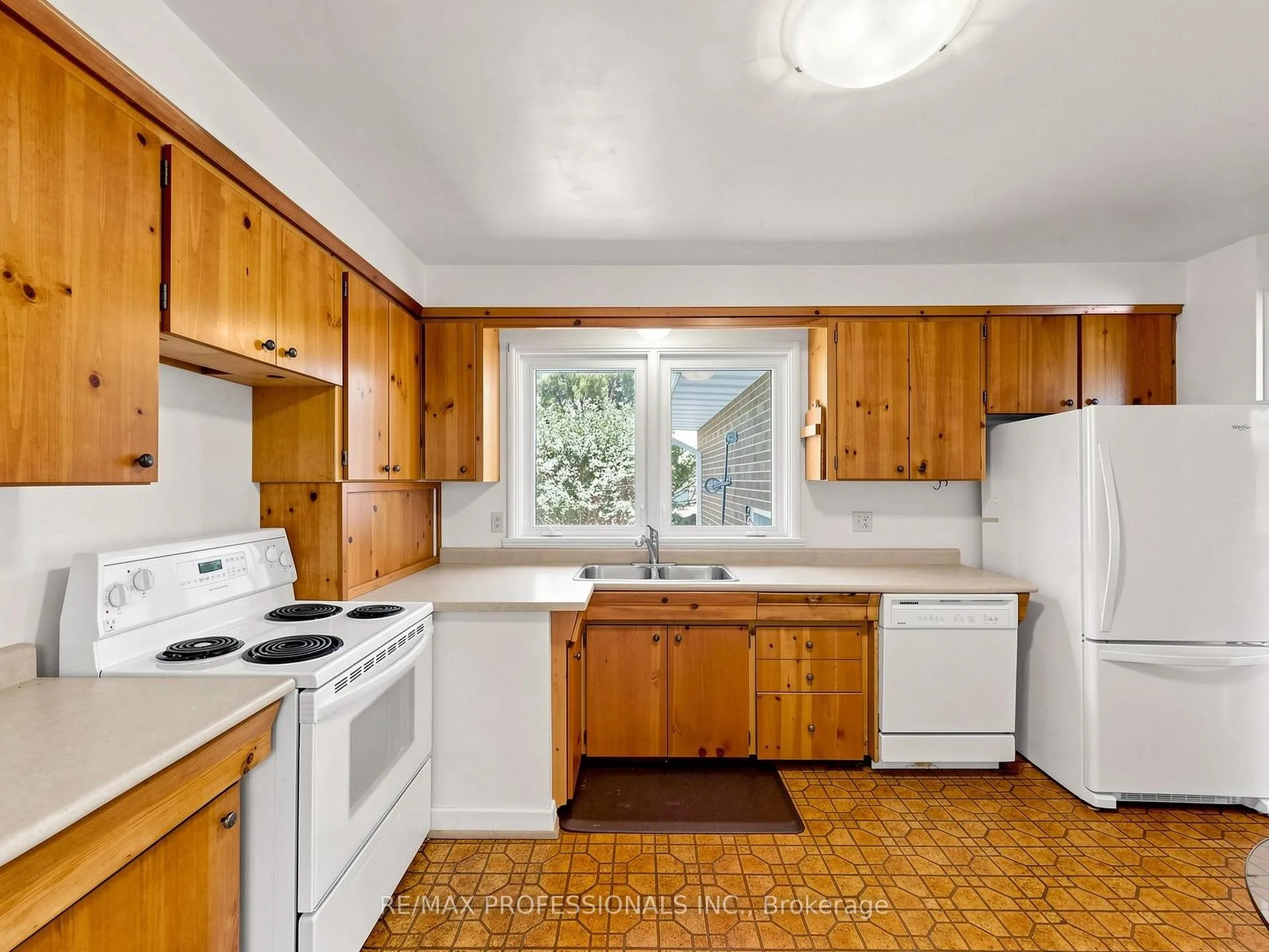 Photo 10 of 49 Laurelwood Crescent, Etobicoke, Willowridge-Martingrove-Richview — HOMEH