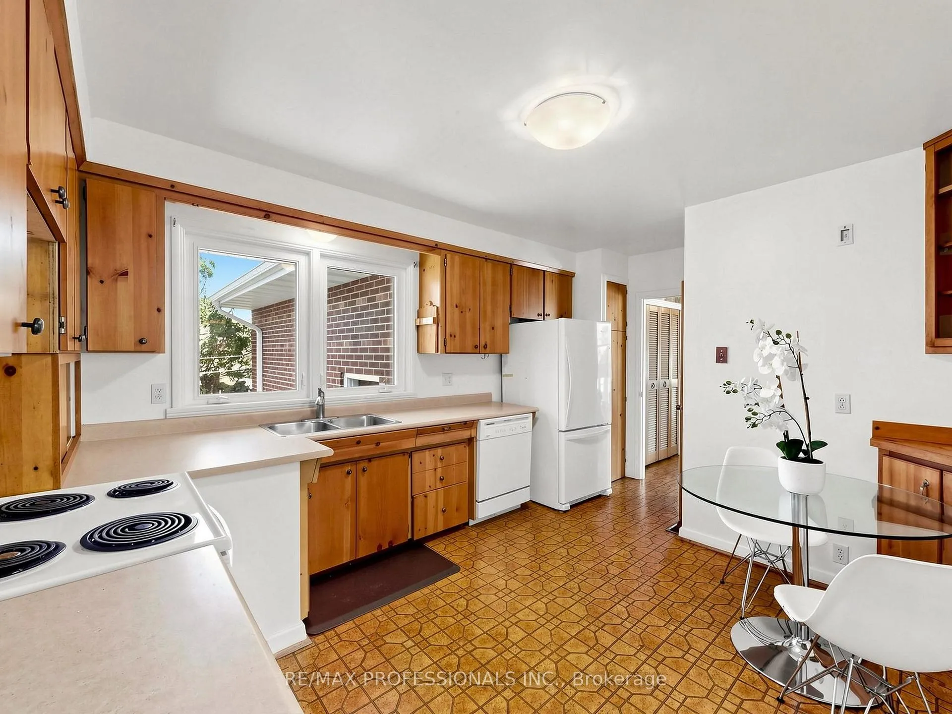 Photo 11 of 49 Laurelwood Crescent, Etobicoke, Willowridge-Martingrove-Richview — HOMEH