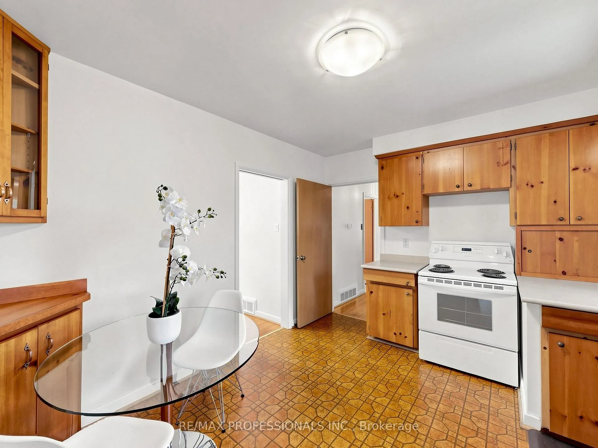 Photo 12 of 49 Laurelwood Crescent, Etobicoke, Willowridge-Martingrove-Richview — HOMEH