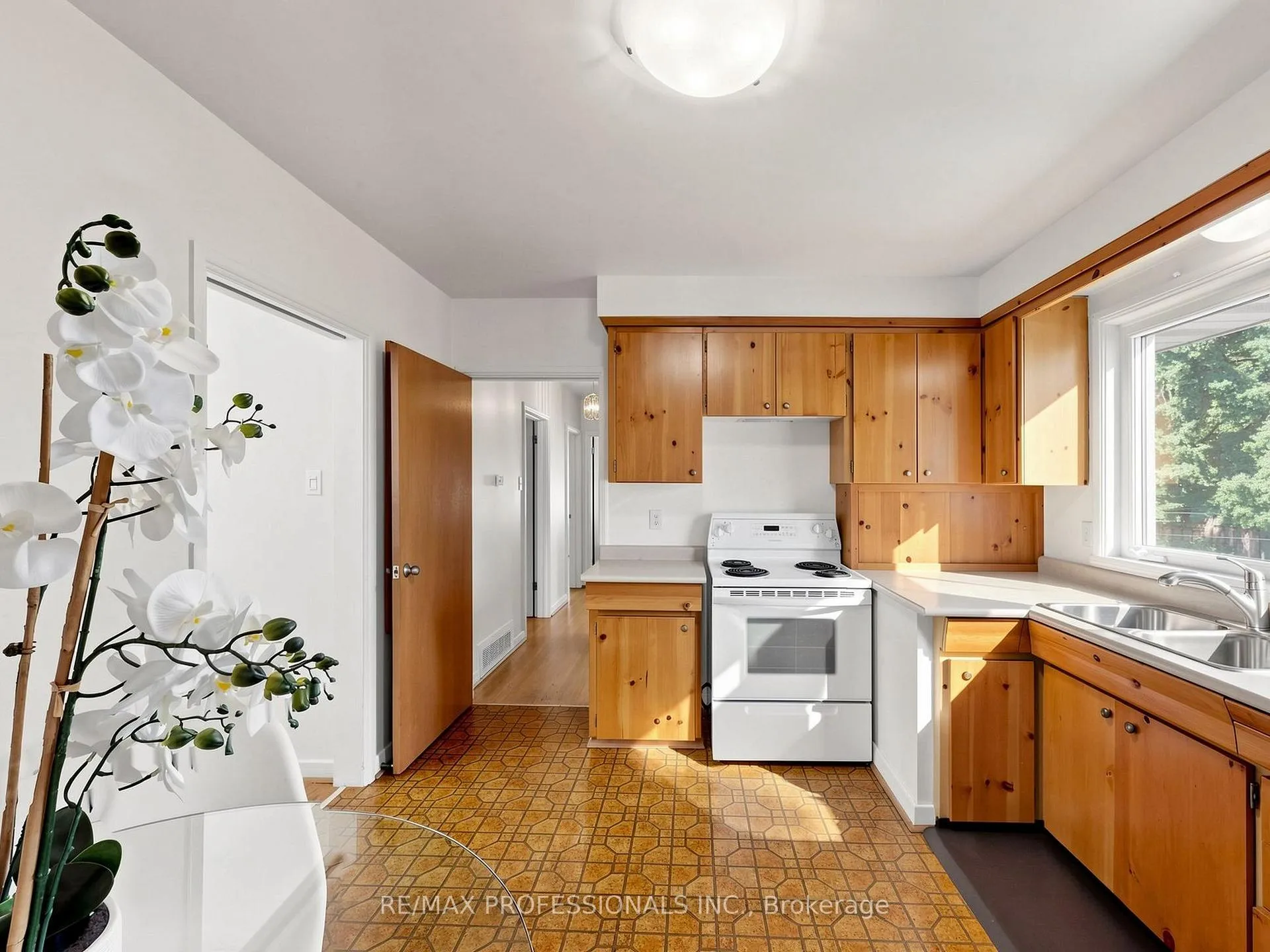 Photo 13 of 49 Laurelwood Crescent, Etobicoke, Willowridge-Martingrove-Richview — HOMEH