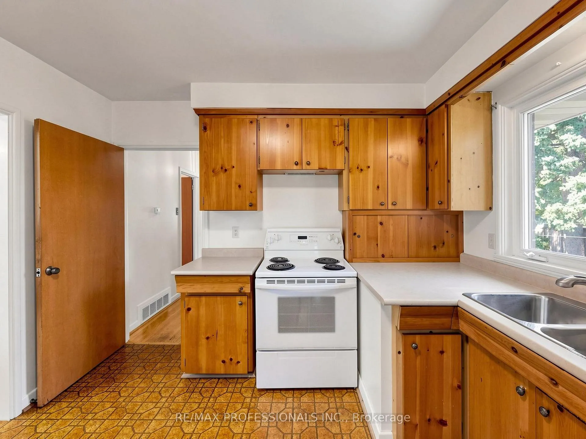 Photo 14 of 49 Laurelwood Crescent, Etobicoke, Willowridge-Martingrove-Richview — HOMEH