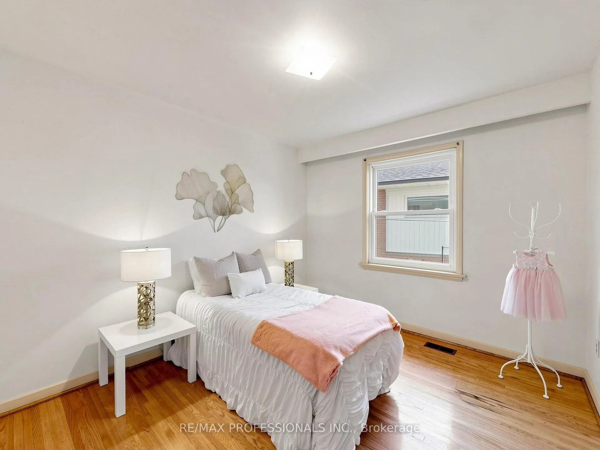 Photo 16 of 49 Laurelwood Crescent, Etobicoke, Willowridge-Martingrove-Richview — HOMEH