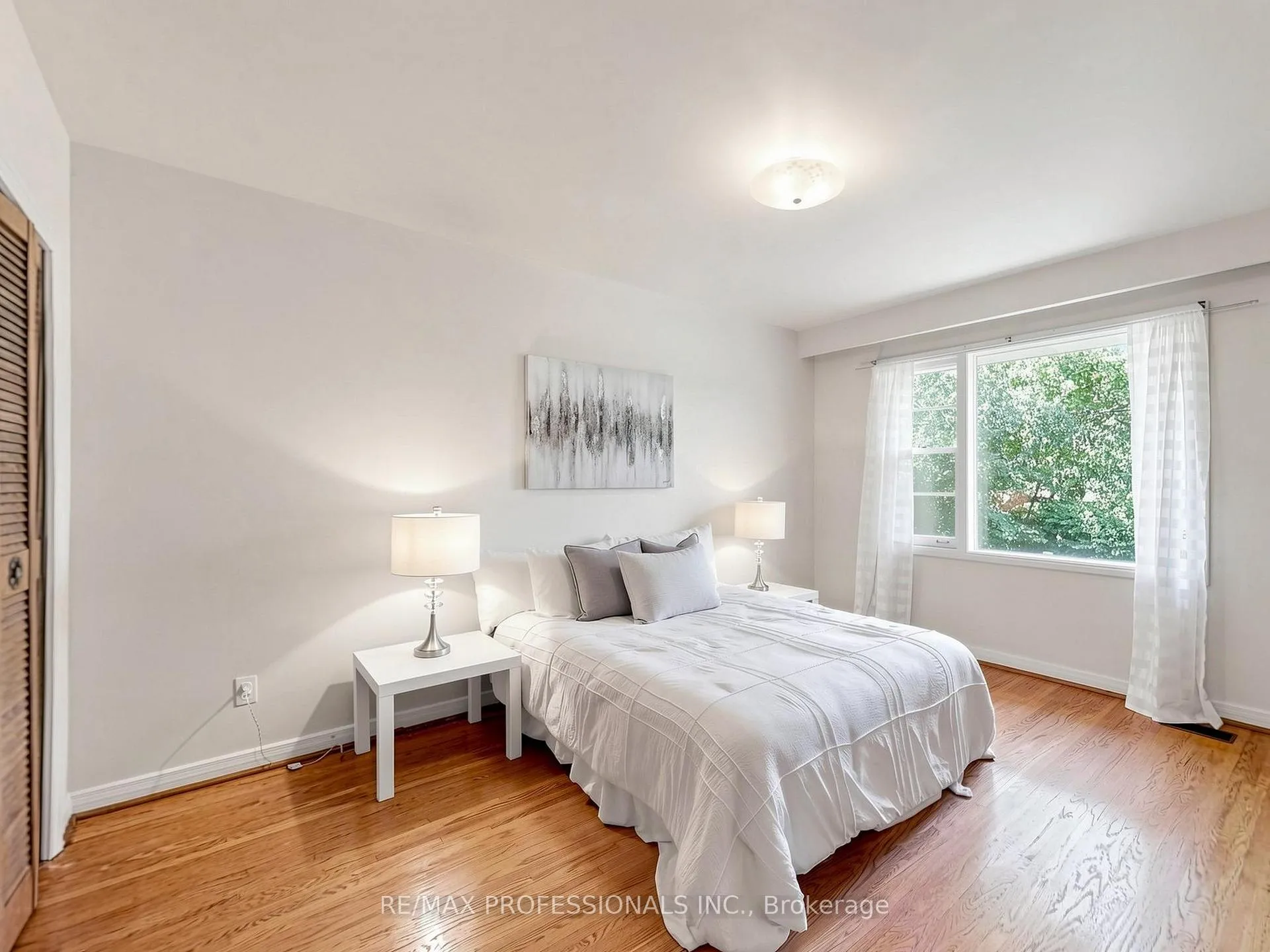 Photo 18 of 49 Laurelwood Crescent, Etobicoke, Willowridge-Martingrove-Richview — HOMEH