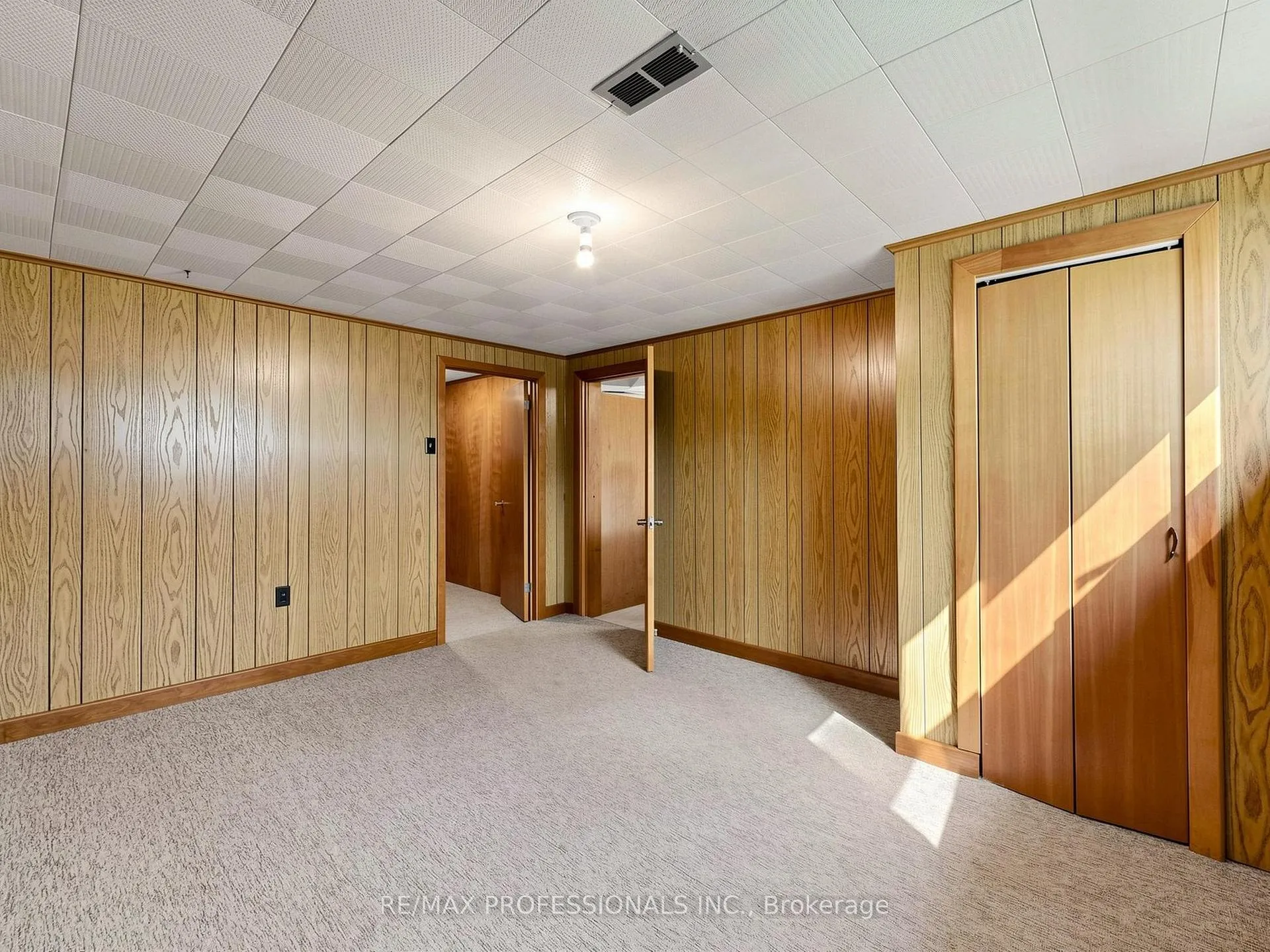 Photo 31 of 49 Laurelwood Crescent, Etobicoke, Willowridge-Martingrove-Richview — HOMEH