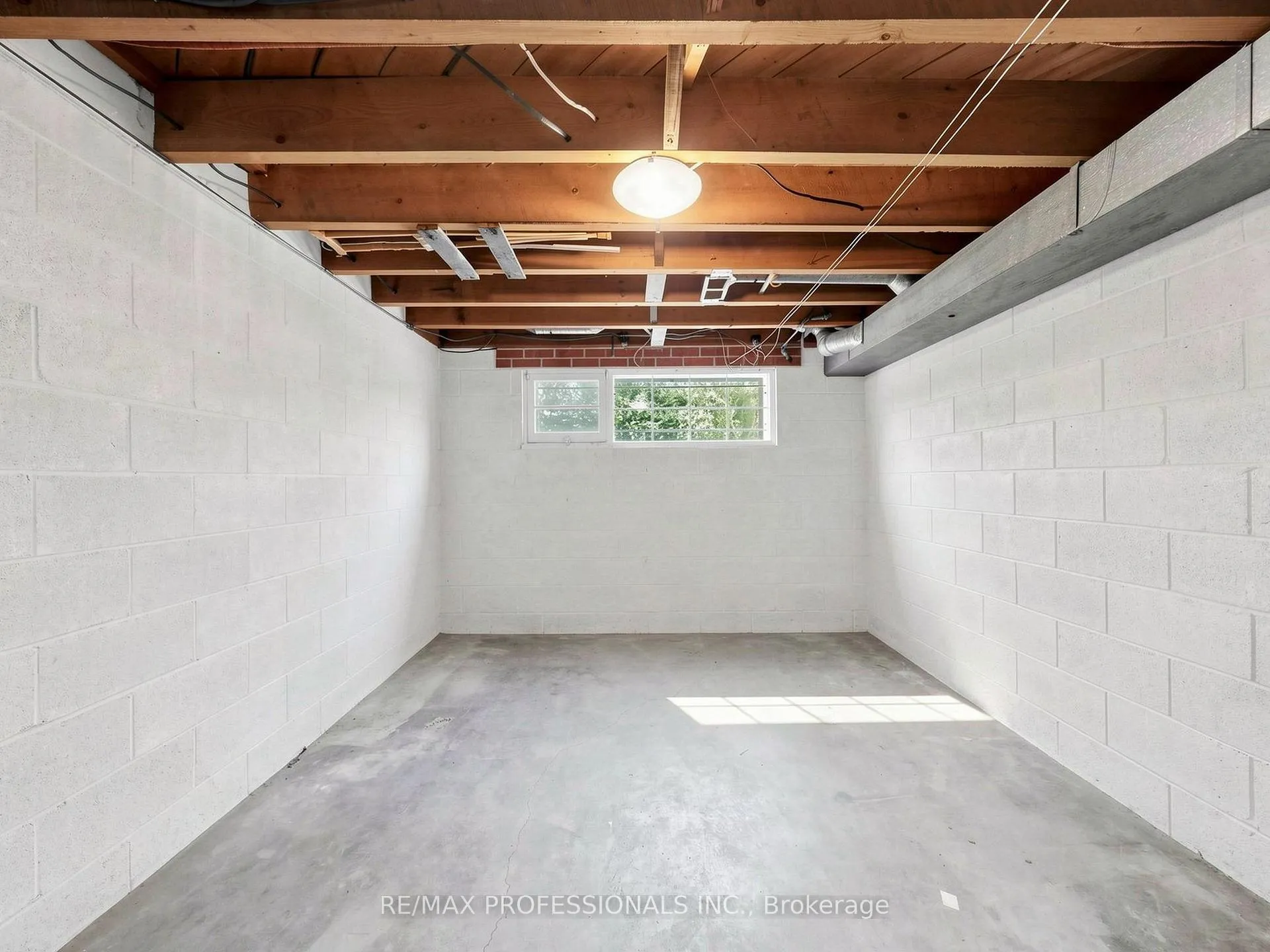 Photo 33 of 49 Laurelwood Crescent, Etobicoke, Willowridge-Martingrove-Richview — HOMEH
