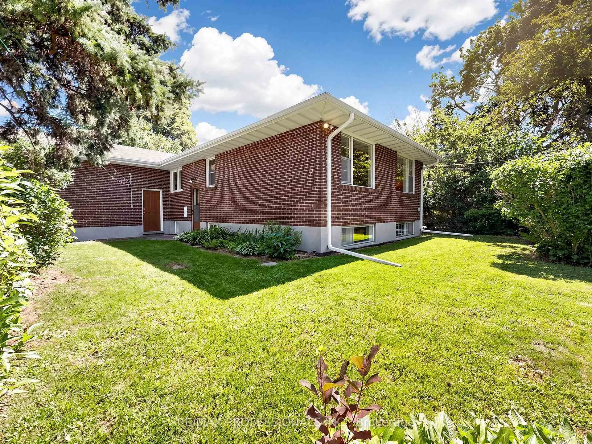 Photo 35 of 49 Laurelwood Crescent, Etobicoke, Willowridge-Martingrove-Richview — HOMEH