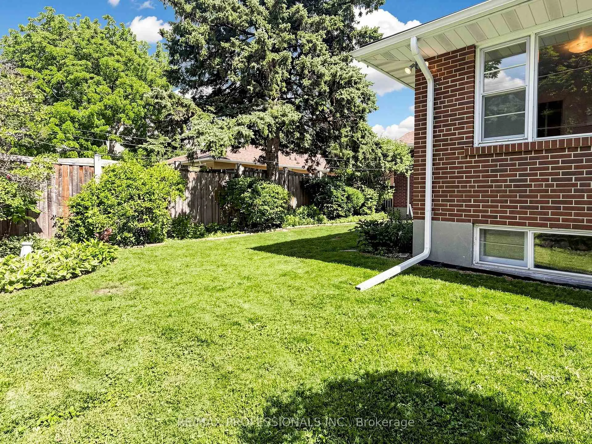 Photo 36 of 49 Laurelwood Crescent, Etobicoke, Willowridge-Martingrove-Richview — HOMEH
