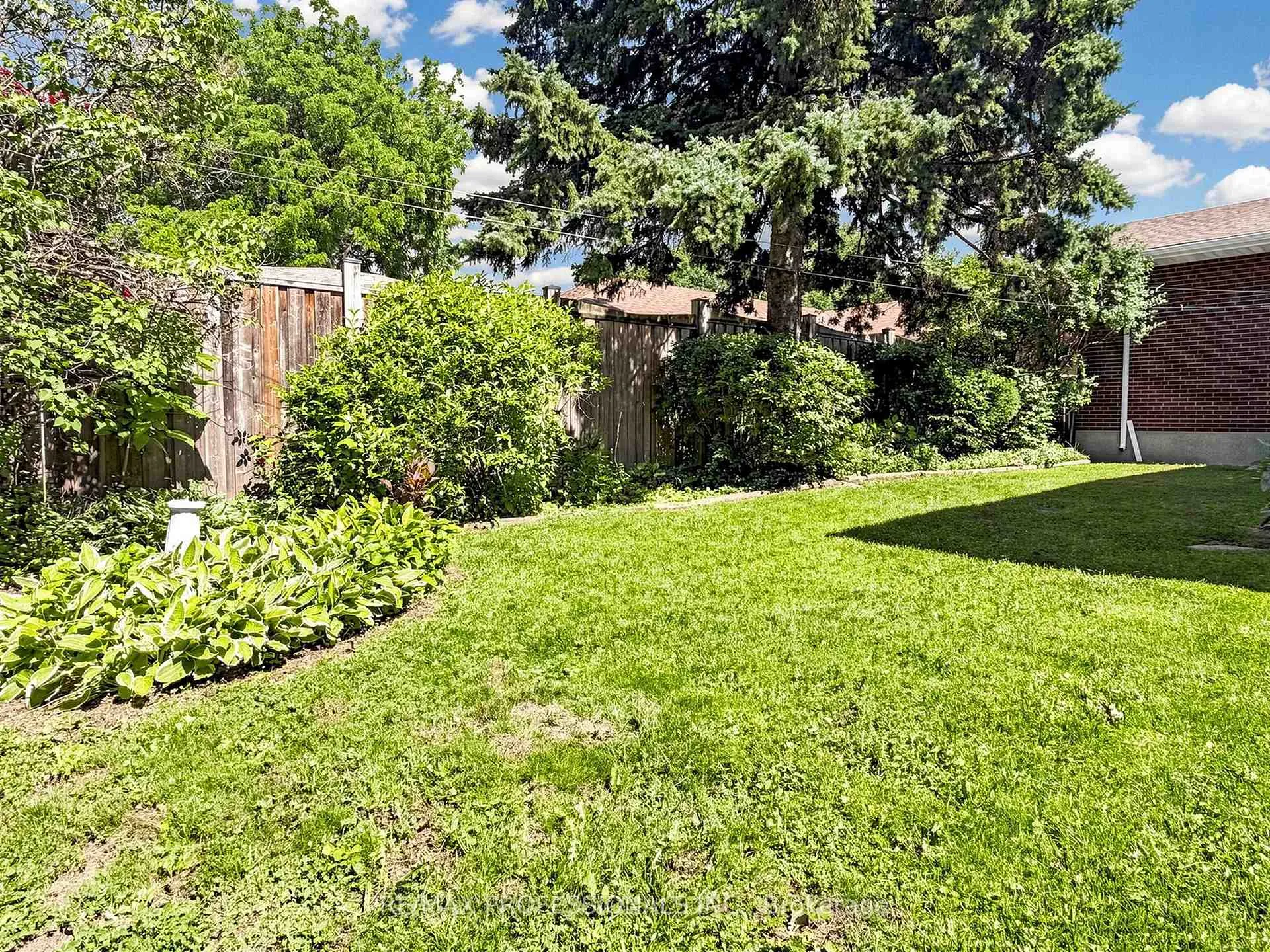 Photo 38 of 49 Laurelwood Crescent, Etobicoke, Willowridge-Martingrove-Richview — HOMEH