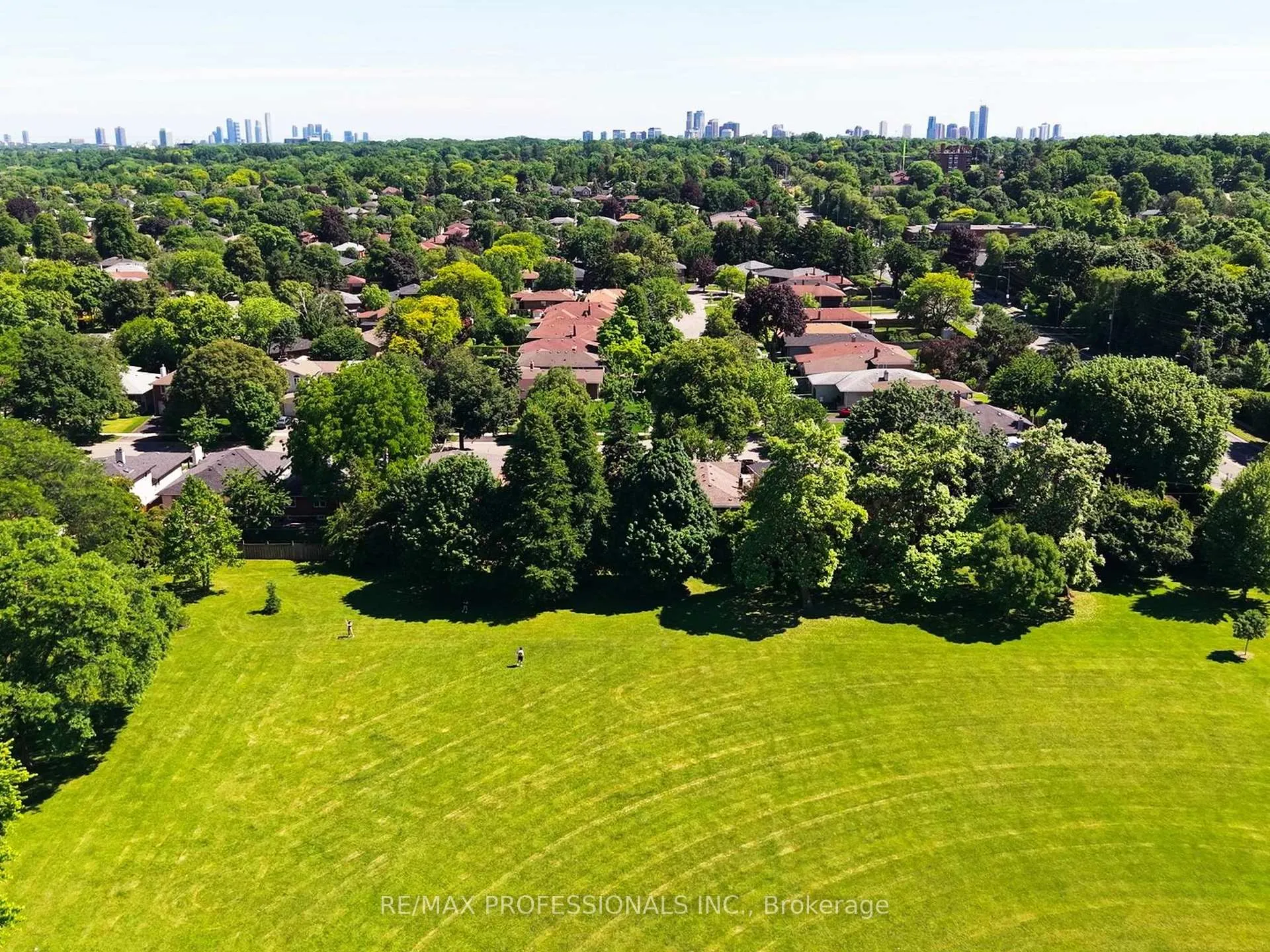 Photo 42 of 49 Laurelwood Crescent, Etobicoke, Willowridge-Martingrove-Richview — HOMEH