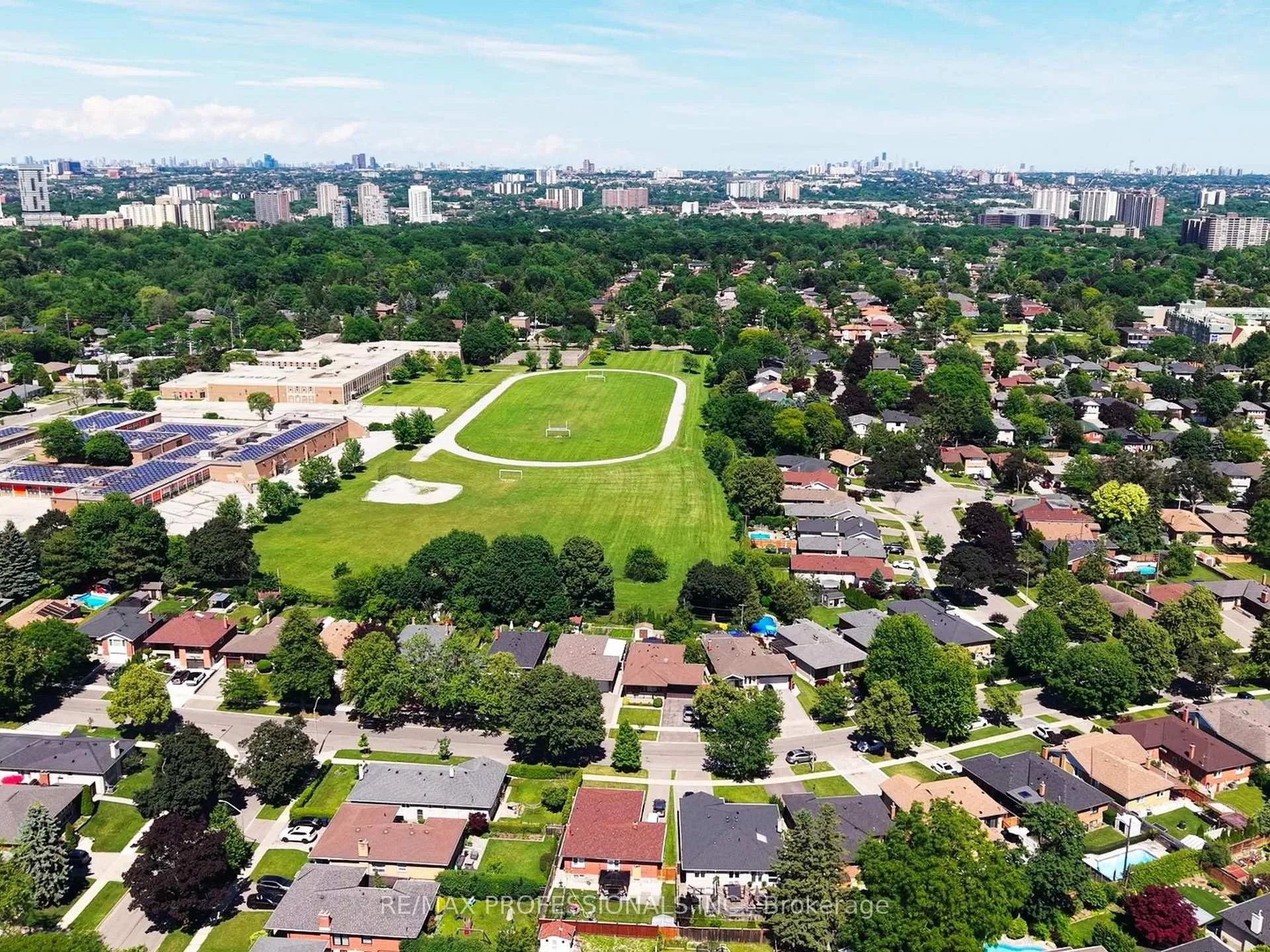 Photo 43 of 49 Laurelwood Crescent, Etobicoke, Willowridge-Martingrove-Richview — HOMEH